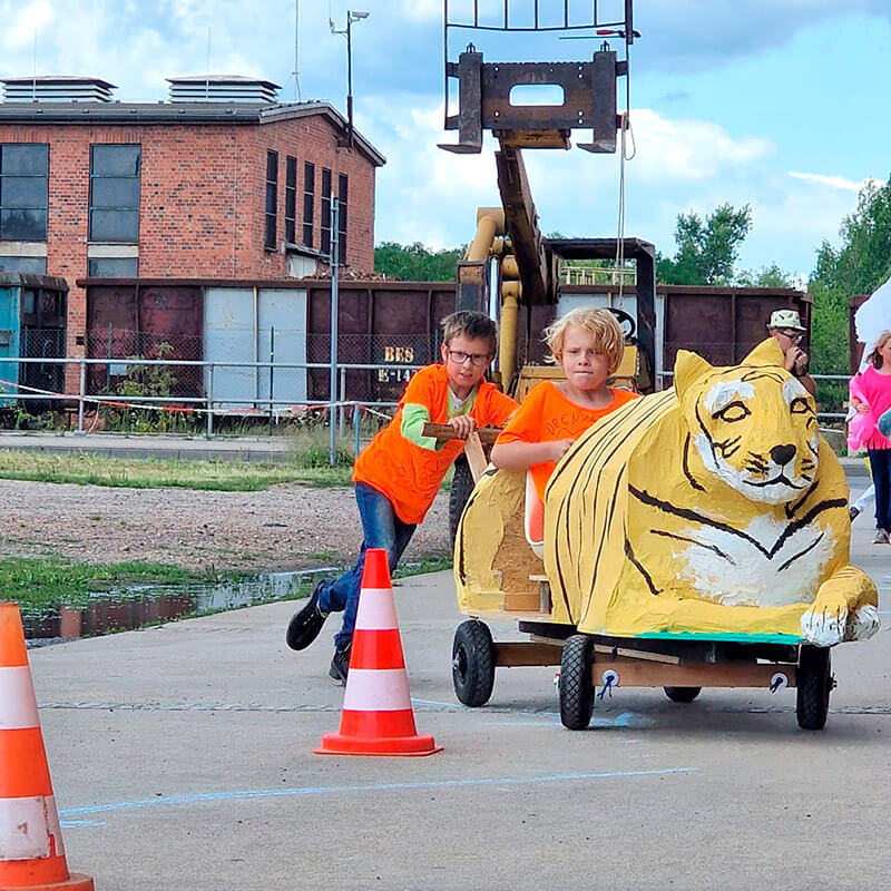 Seifenkistenrennen - ein Schulprojekt 2024 im Industriemuseum Brandenburg Seifenkistenrennen - ein Schulprojekt 2024 im Industriemuseum Brandenburg