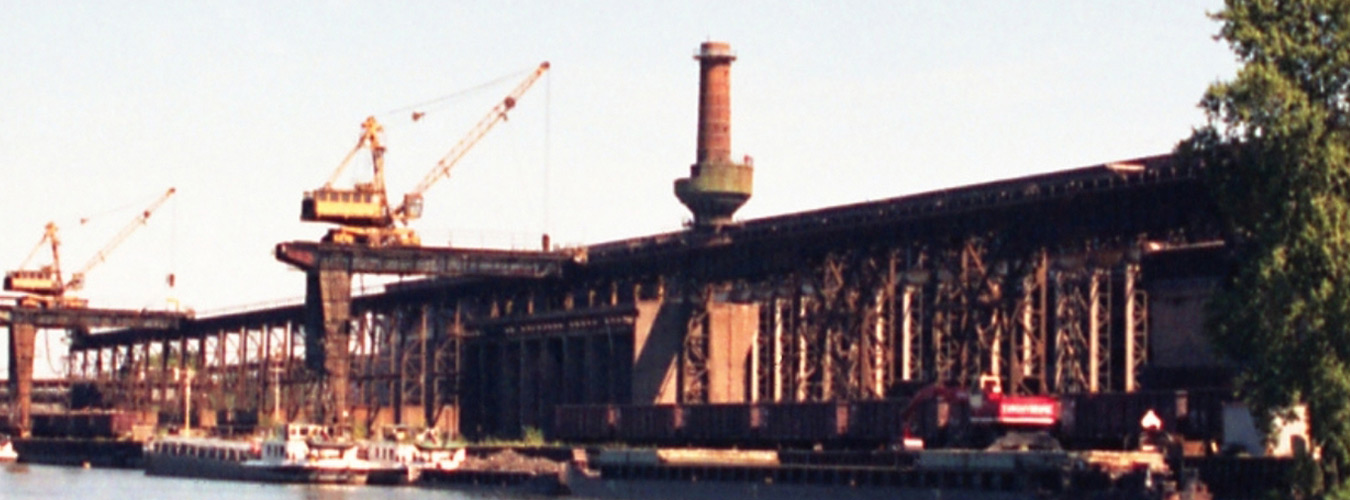 Bild des alten Stahlwerkes in Graustufen - Was vom Stahlwerk* übrigblieb – Fotoferienprojekt für Grundschulkinder im Industriemuseum Brandenburg Bild des alten Stahlwerkes in Graustufen - Was vom Stahlwerk* übrigblieb – Fotoferienprojekt für Grundschulkinder im Industriemuseum Brandenburg