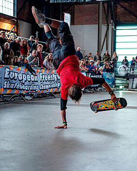 Euro-Freestyle-Skateboarding im Industriemuseum Brandenburg